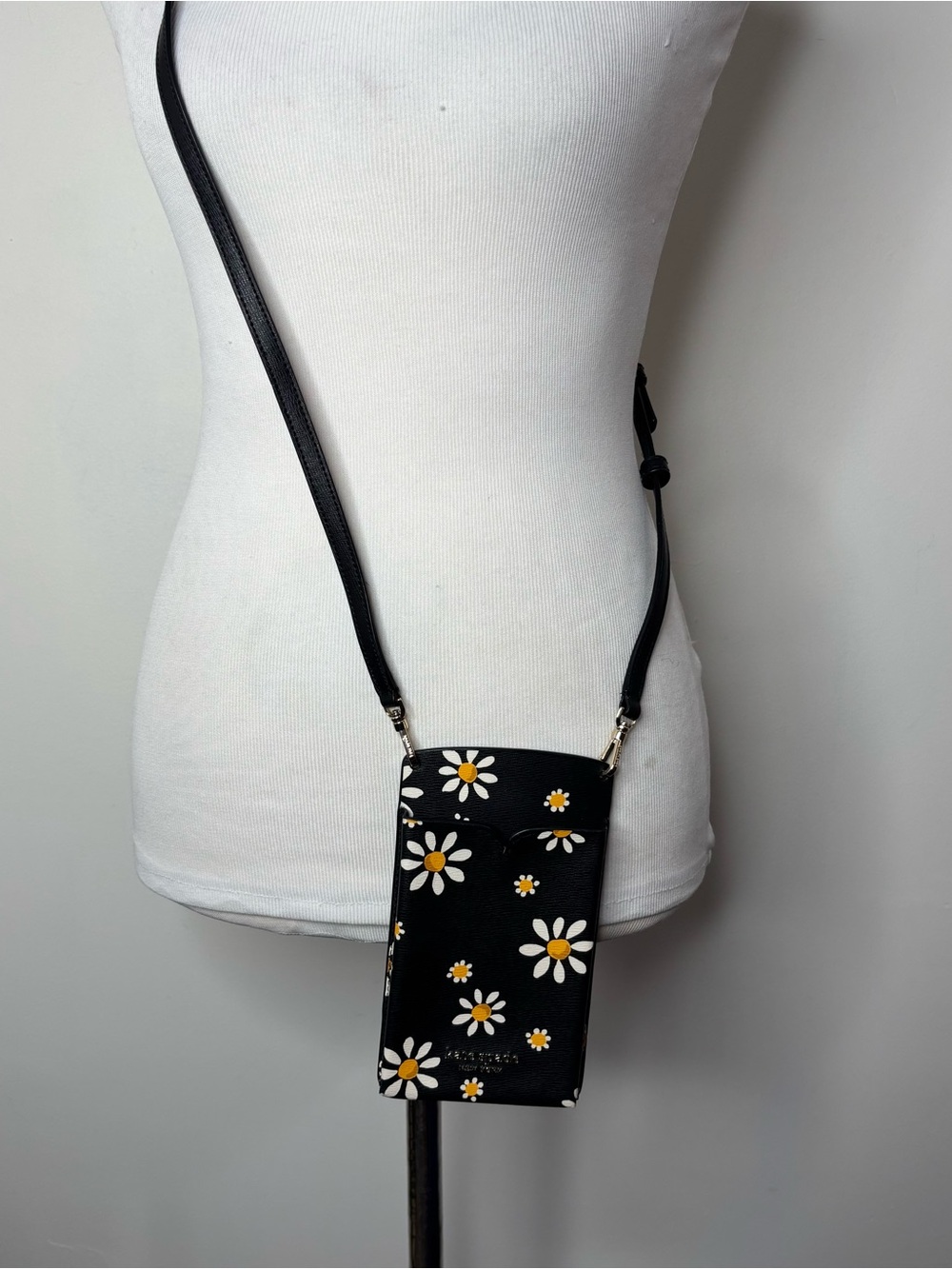 Kate Spade New York Spencer Daisy Dots Slim Crossbody Phone Bag Logo Gold